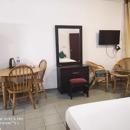 Oasis Beach Resort Negombo Exterior foto