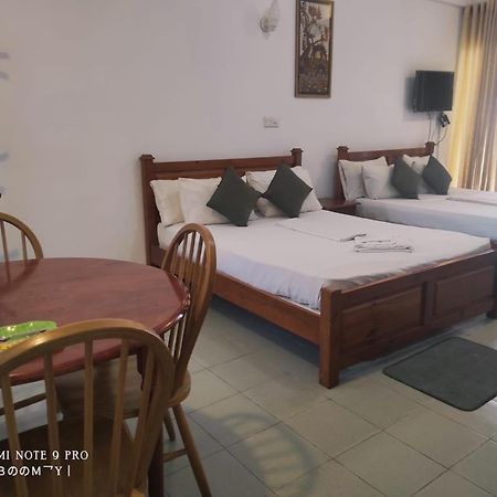 Oasis Beach Resort Negombo Exterior foto