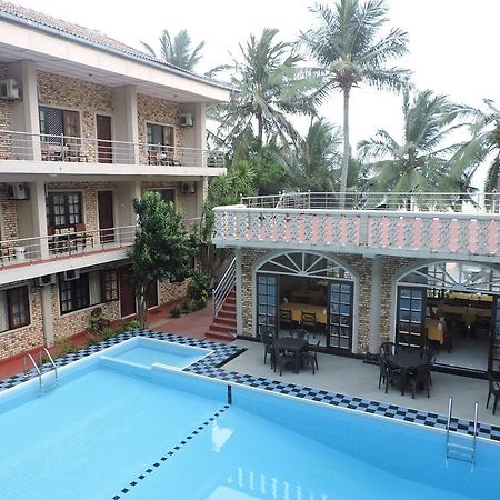 Oasis Beach Resort Negombo Exterior foto