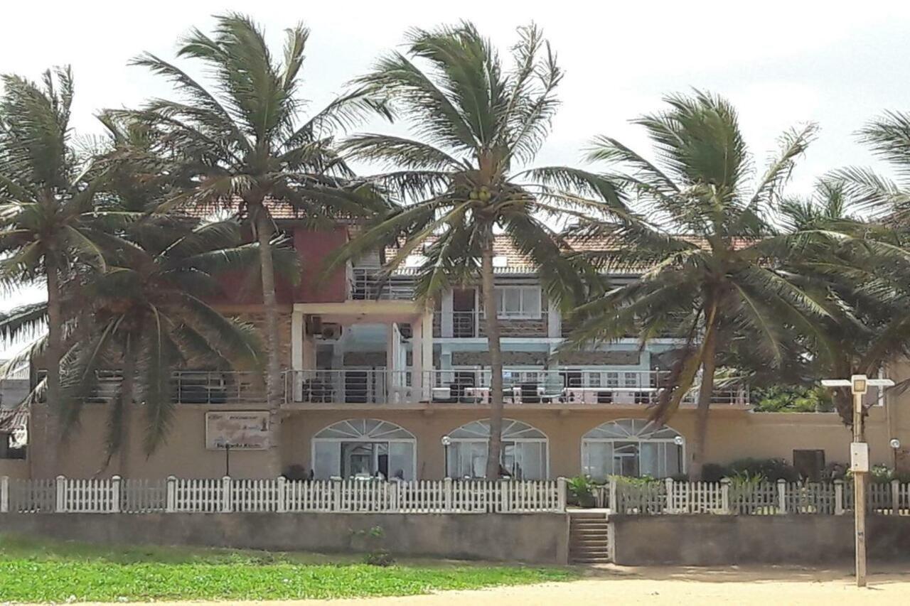Oasis Beach Resort Negombo Exterior foto