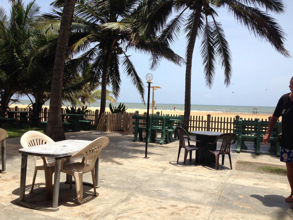 Oasis Beach Resort Negombo Exterior foto
