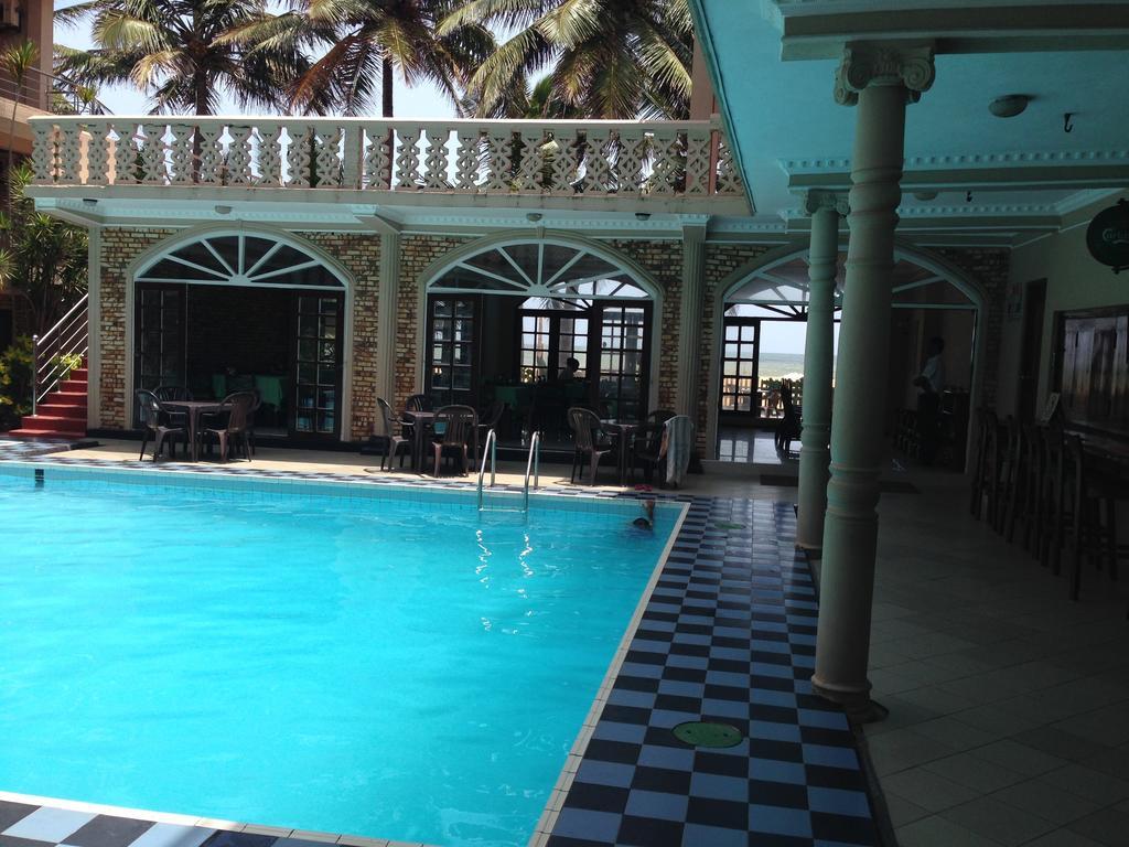 Oasis Beach Resort Negombo Exterior foto