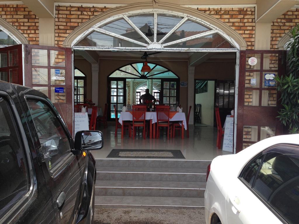 Oasis Beach Resort Negombo Exterior foto