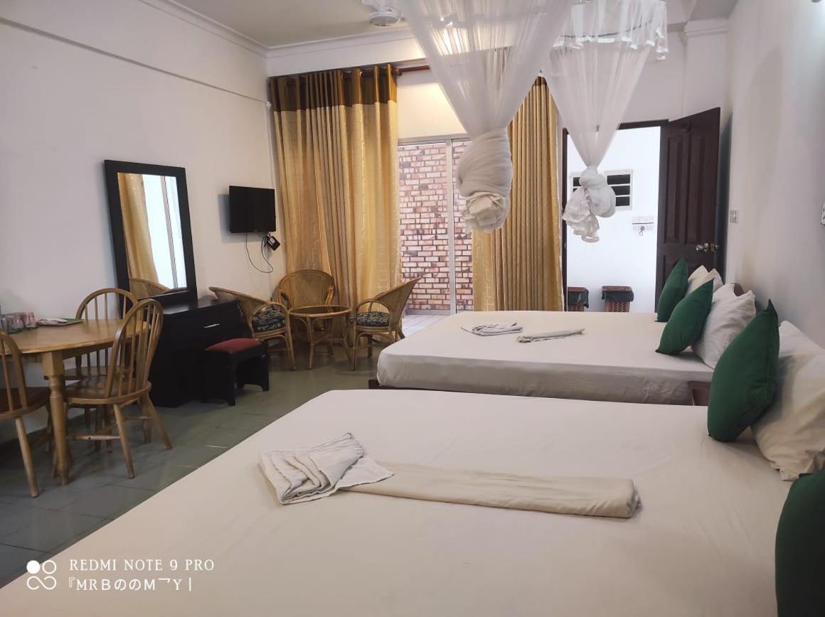 Oasis Beach Resort Negombo Exterior foto