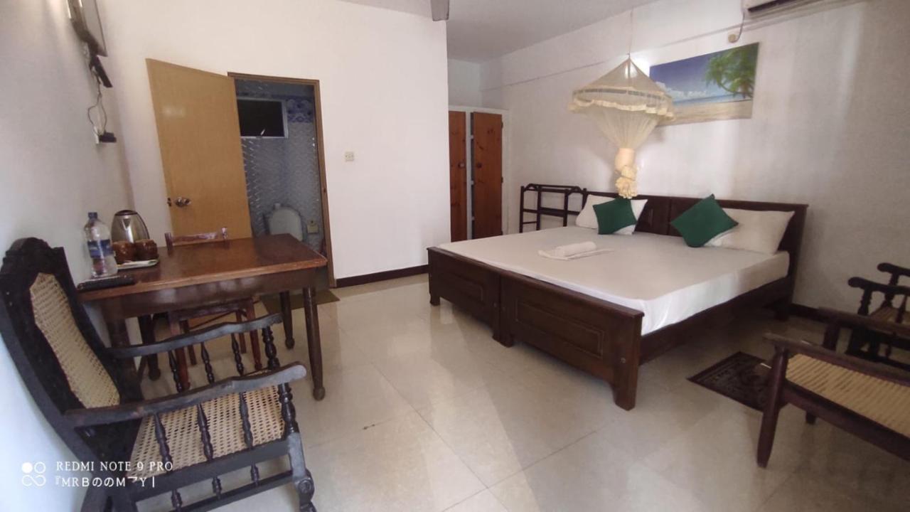 Oasis Beach Resort Negombo Exterior foto