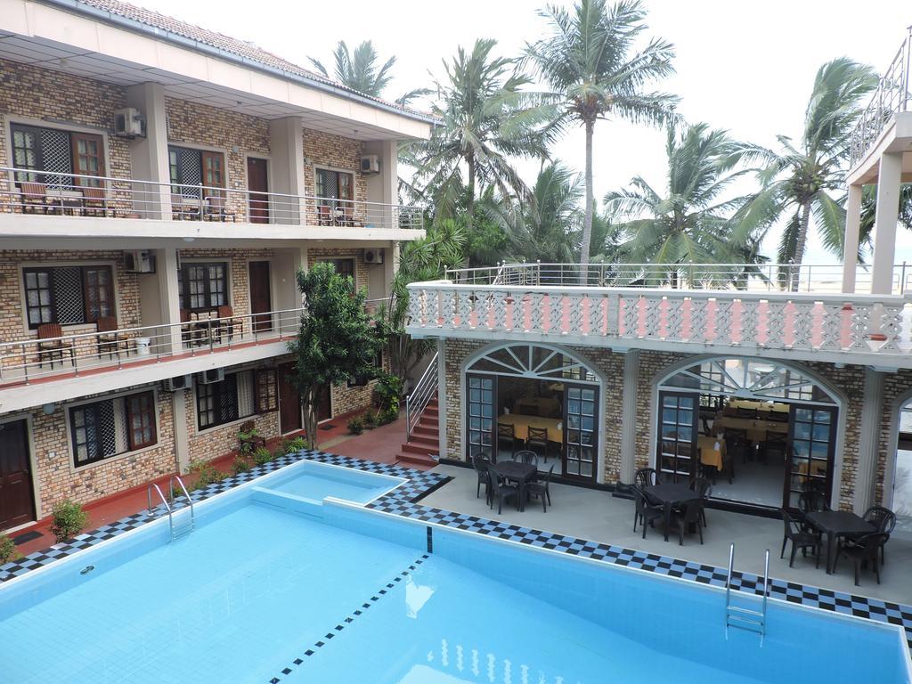 Oasis Beach Resort Negombo Exterior foto
