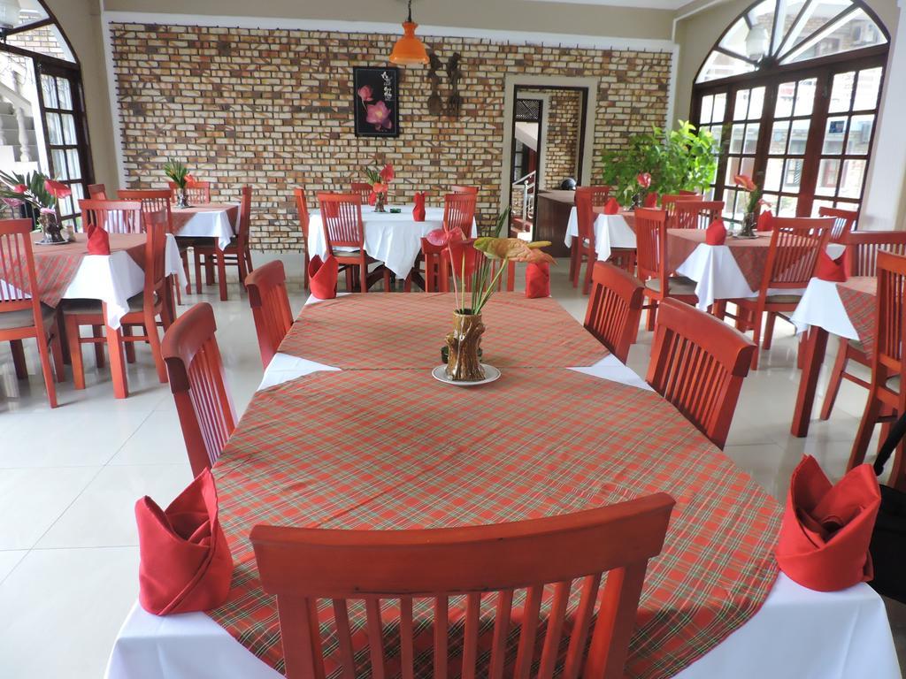 Oasis Beach Resort Negombo Exterior foto