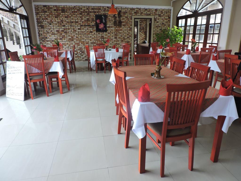 Oasis Beach Resort Negombo Exterior foto