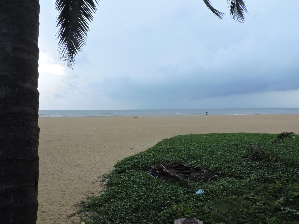 Oasis Beach Resort Negombo Exterior foto