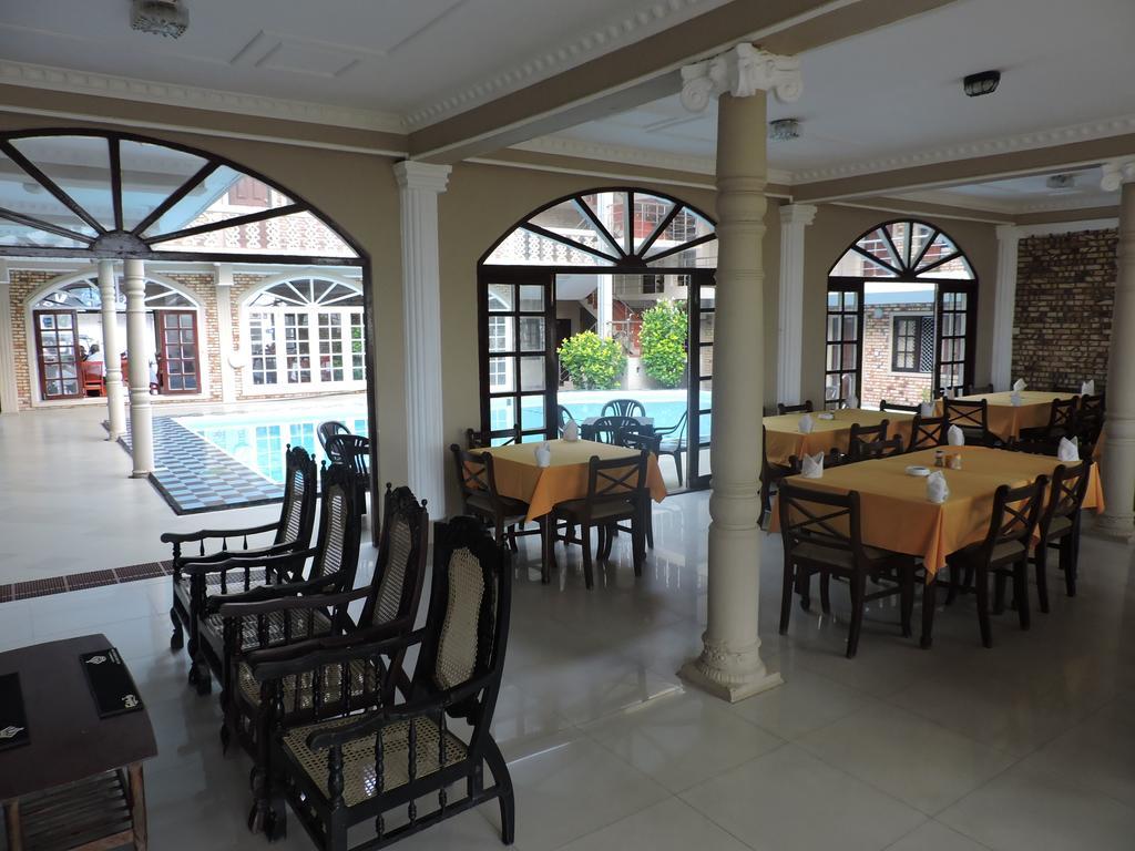 Oasis Beach Resort Negombo Exterior foto