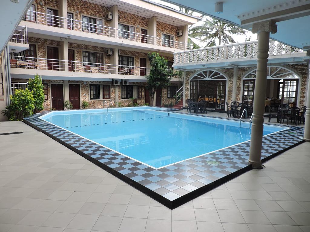 Oasis Beach Resort Negombo Exterior foto