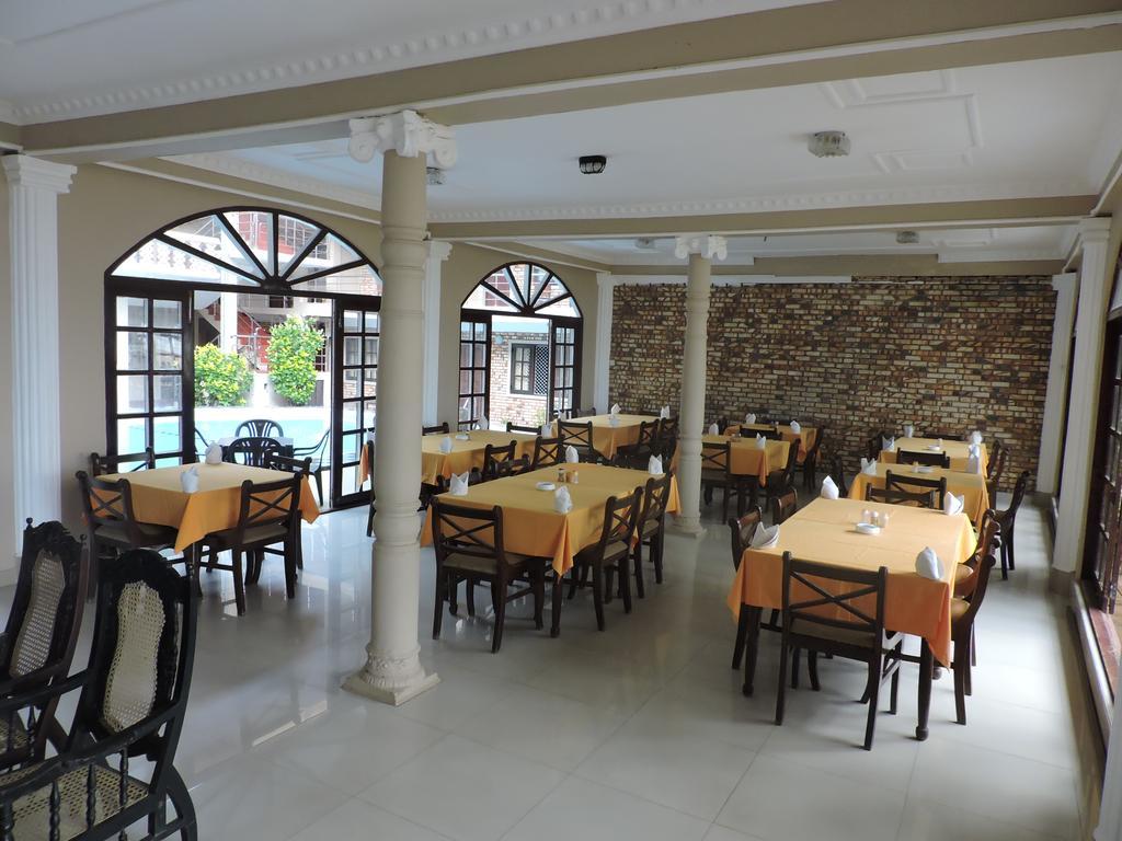 Oasis Beach Resort Negombo Exterior foto