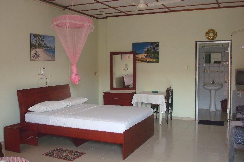 Oasis Beach Resort Negombo Exterior foto