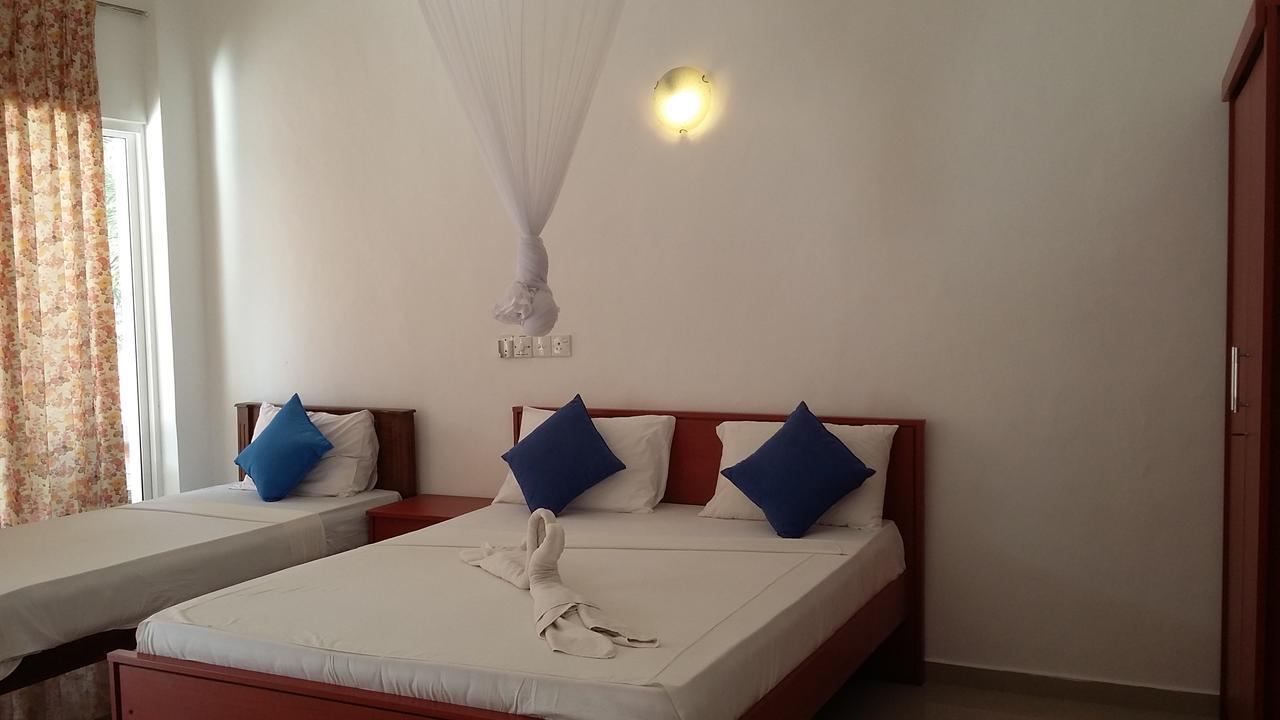 Oasis Beach Resort Negombo Exterior foto