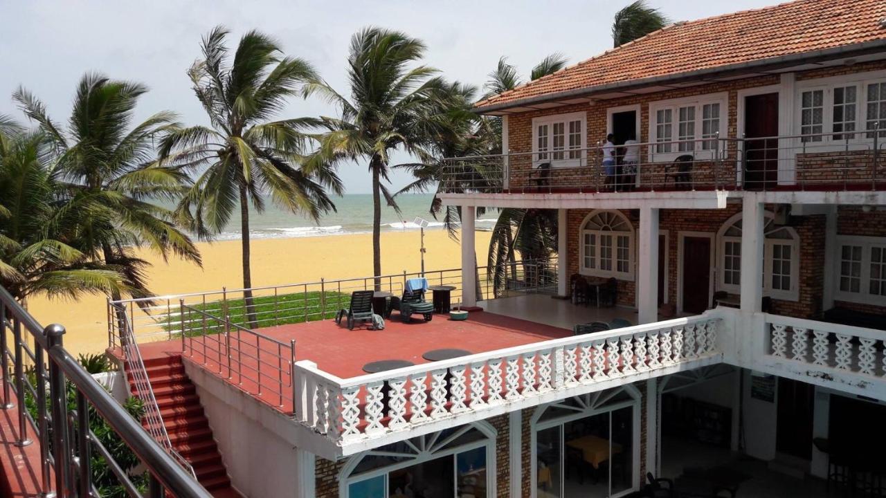 Oasis Beach Resort Negombo Exterior foto